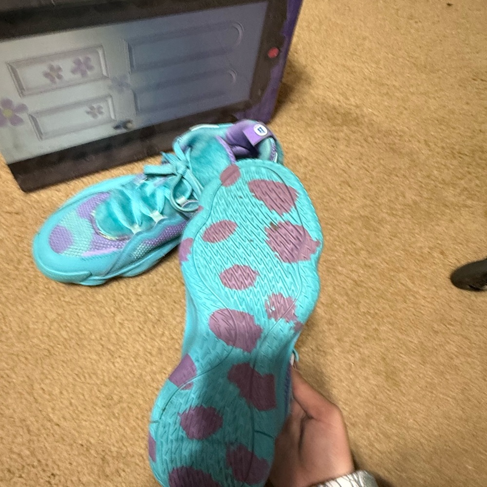 Monsters INC basketball shoes - Picture 5 of 10